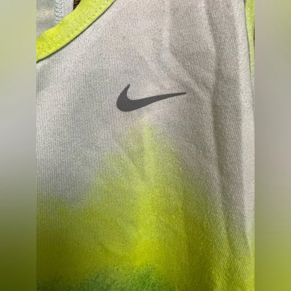 Nike - Womens Razor back- Green Multi color dry fit tank,‎ Size: Medium